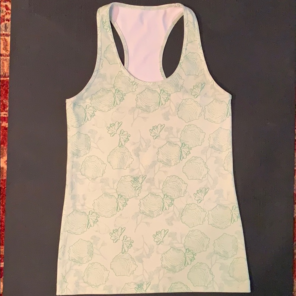 EUC Lululemon pale green tank with shell print